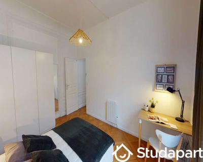 Chambre - 150 m² - 1 pièce