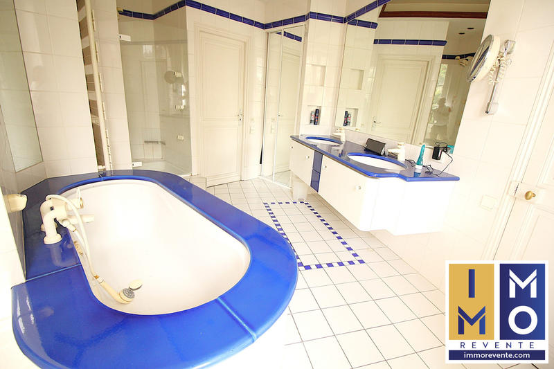 Maison - 458 m² - 11 pièces