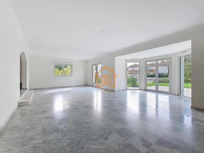 Villa - 244 m² - 7 pièces