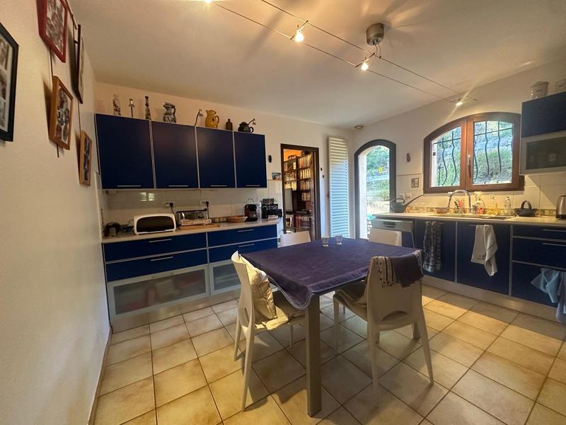 Maison traditionnelle - 268 m² - 9 pièces