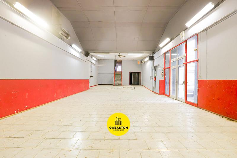 Entrepôt - 627 m² - 10 pièces