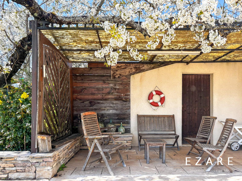 Maison - 239 m² - 9 pièces