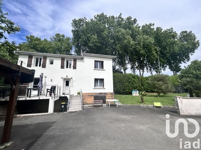 Maison - 138 m² - 9 pièces