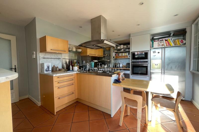 Maison - 256 m² - 8 pièces