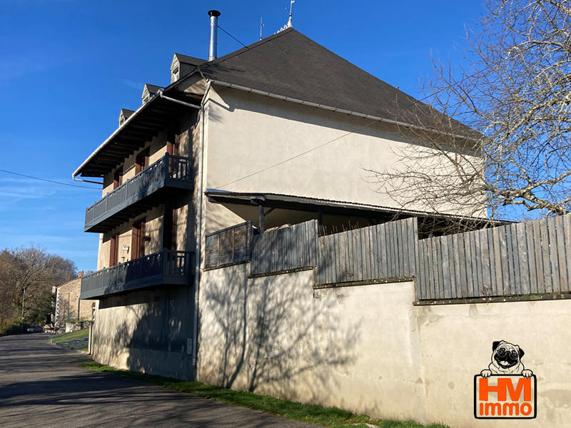 Maison - 235 m² - 8 pièces