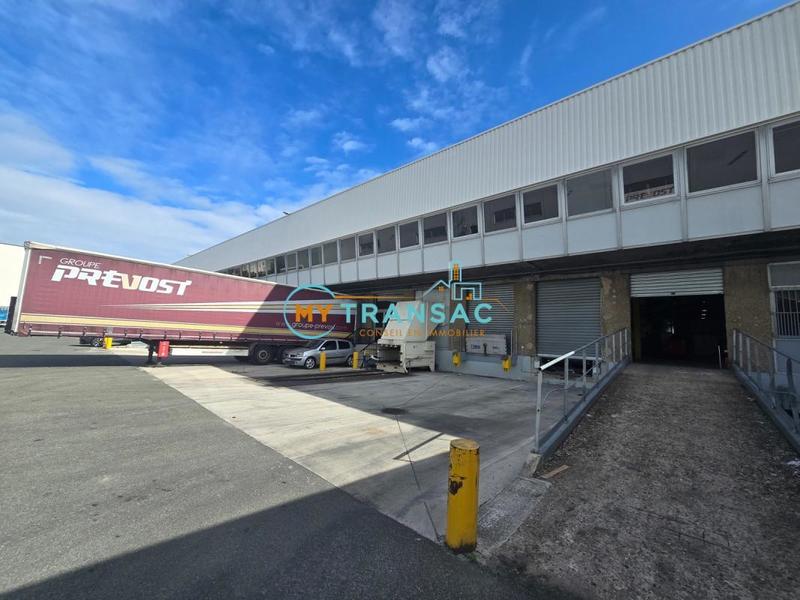 Entrepôt - 3 272 m²