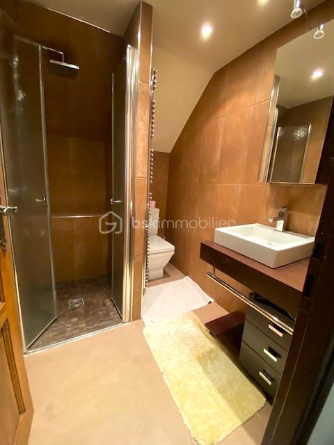 Propriété - 368 m² - 11 pièces