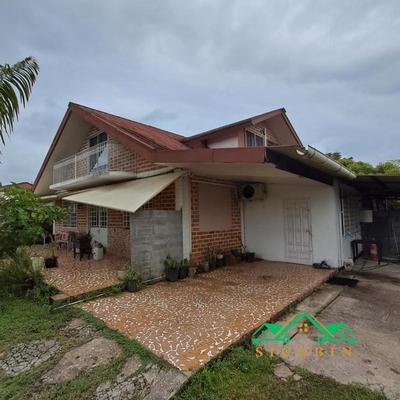 Maison - 225 m² - 9 pièces