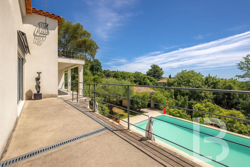 Maison - 312 m² - 7 pièces