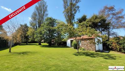 Maison traditionnelle - 140 m² - 9 pièces