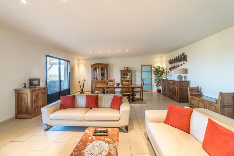 Maison d'architecte - 220 m² - 7 pièces