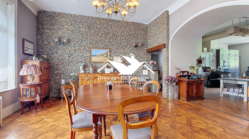 Maison - 399 m² - 14 pièces