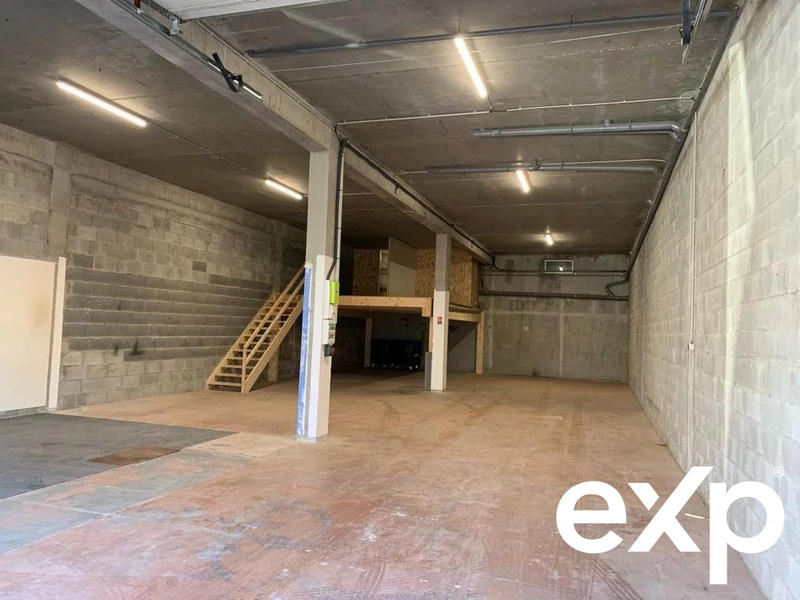Local d'activités - 250 m²