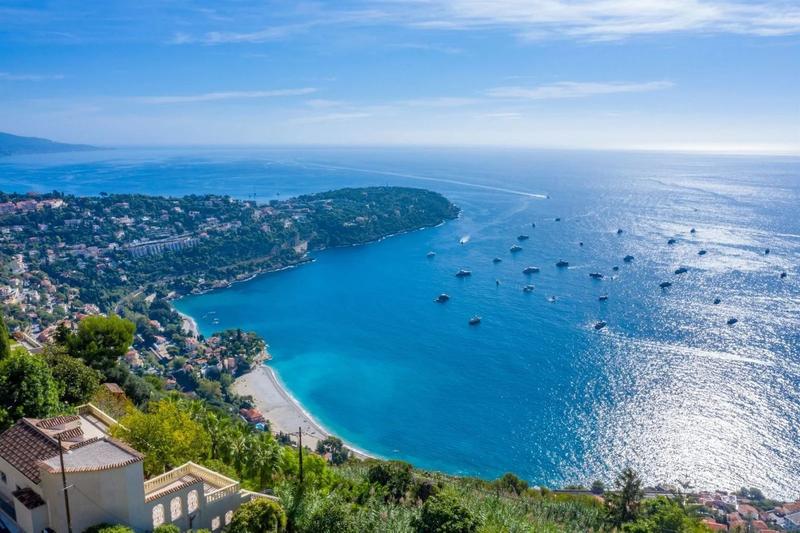 Villa - 301 m² - 8 pièces