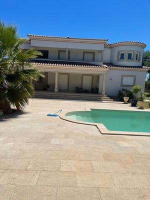 Villa - 180 m² - 6 pièces
