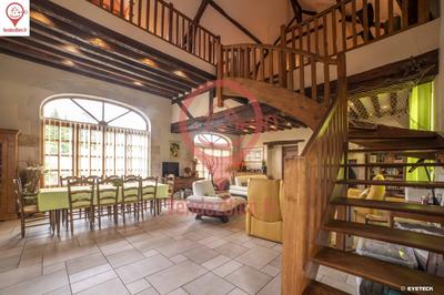 Maison - 240 m² - 9 pièces