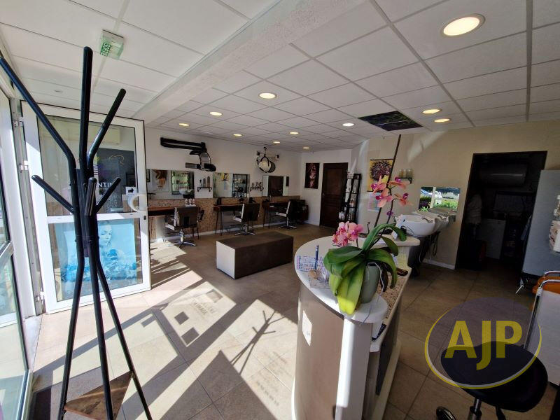 Local commercial - 45 m² - 2 pièces