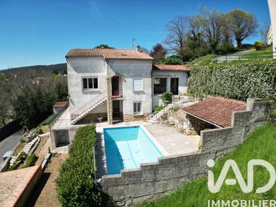 Maison - 205 m² - 8 pièces