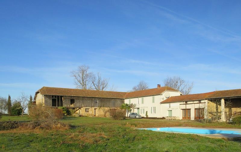 Maison - 230 m² - 10 pièces