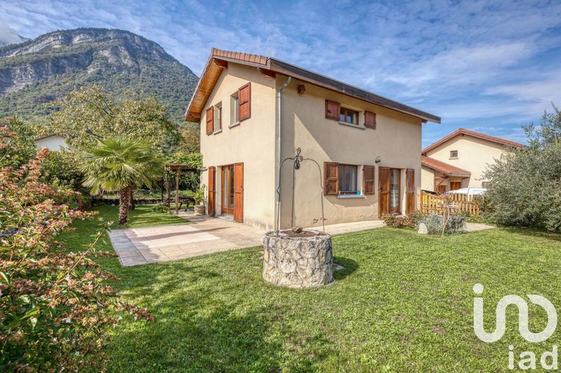 Maison - 99 m² - 5 pièces