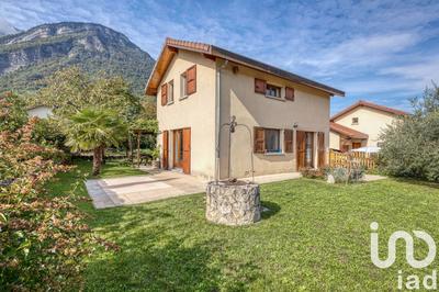 Maison - 99 m² - 5 pièces