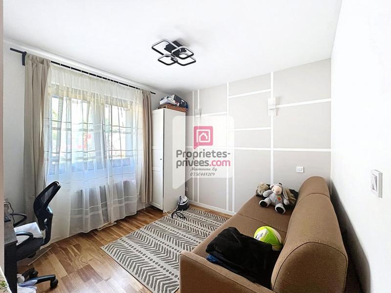 Maison - 240 m² - 18 pièces