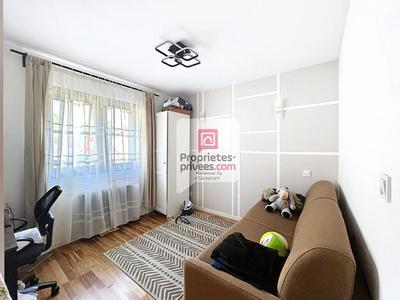 Maison - 240 m² - 18 pièces