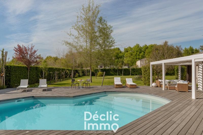 Maison - 235 m² - 7 pièces