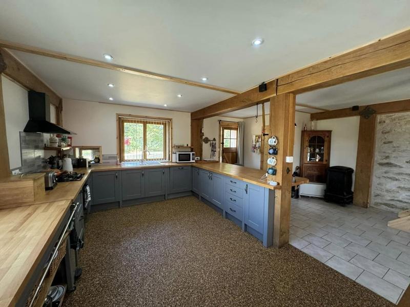 Maison - 280 m² - 14 pièces