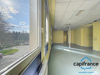 Local commercial - 240 m² - 7 pièces