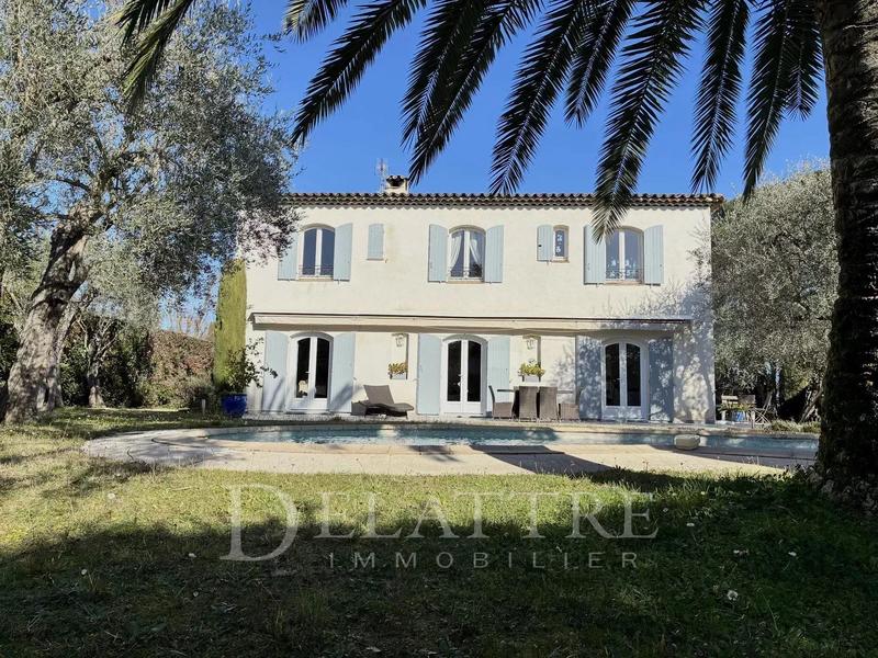 Propriété - 170 m² - 6 pièces