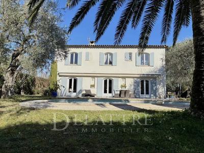 Propriété - 170 m² - 6 pièces