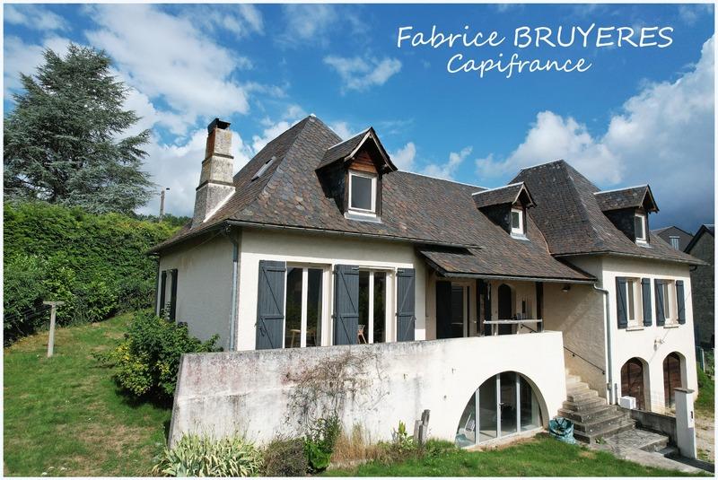 Maison - 230 m² - 5 pièces