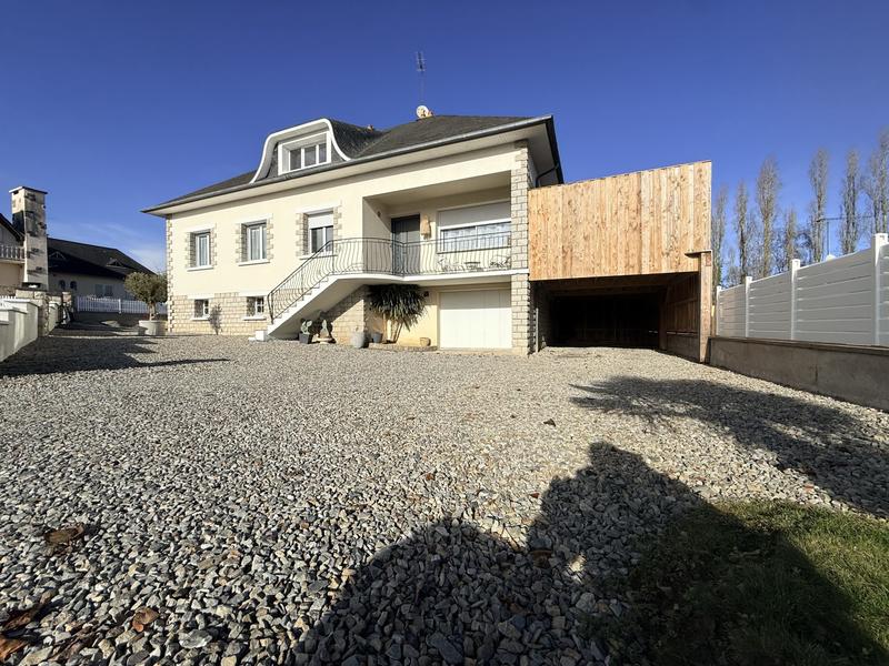 Maison traditionnelle - 166 m² - 9 pièces