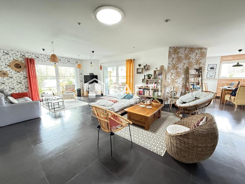 Maison - 240 m² - 7 pièces