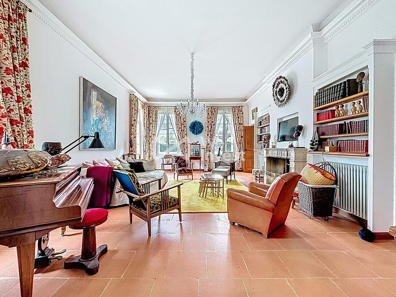 Maison - 484 m² - 16 pièces