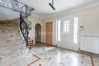 Propriété - 453 m² - 9 pièces