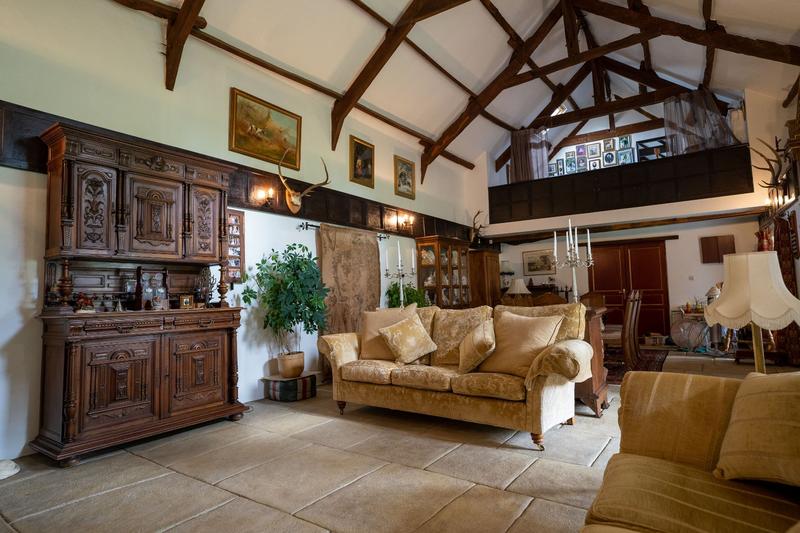 Maison - 492 m² - 15 pièces