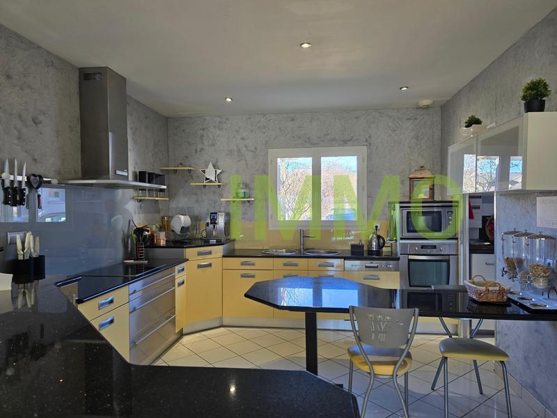 Maison - 349 m² - 11 pièces