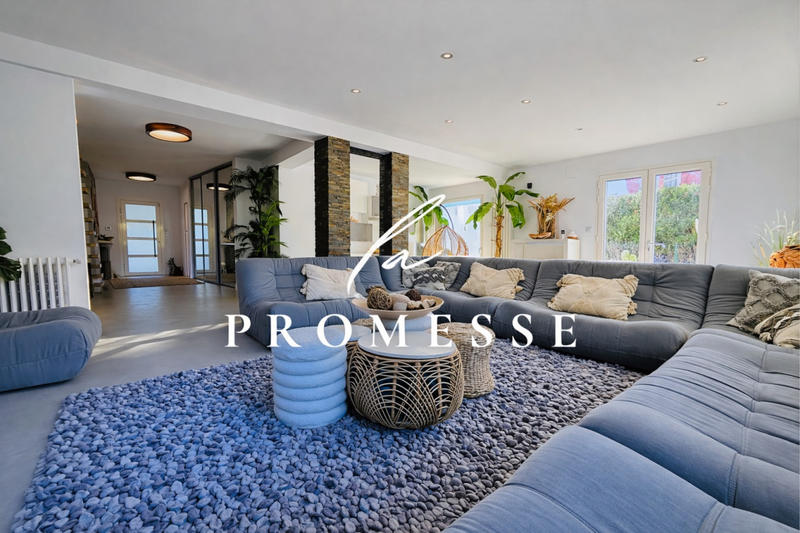 Villa - 301 m² - 9 pièces