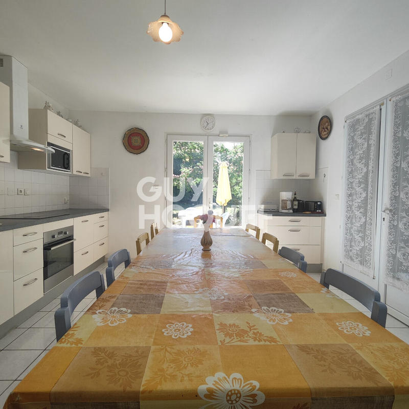 Maison - 195 m² - 8 pièces