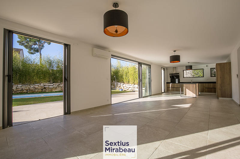 Demeure - 175 m² - 6 pièces