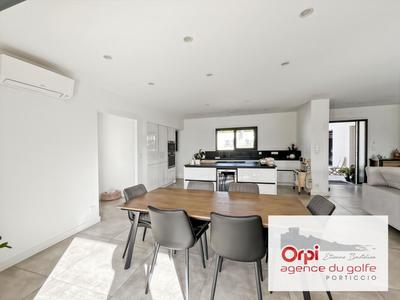 Maison - 270 m² - 4 pièces