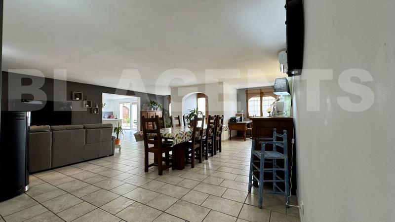 Villa - 215 m² - 14 pièces