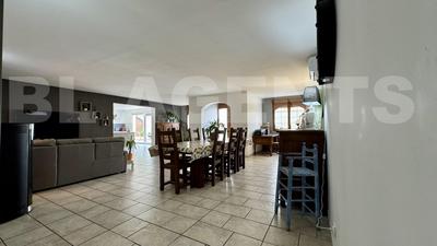 Villa - 215 m² - 14 pièces