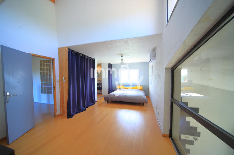 Maison - 216 m² - 8 pièces