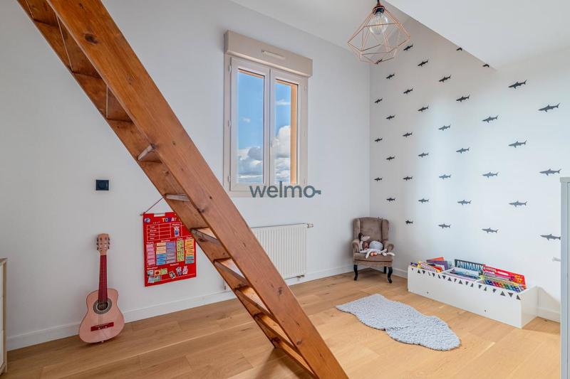 Maison - 245 m² - 8 pièces