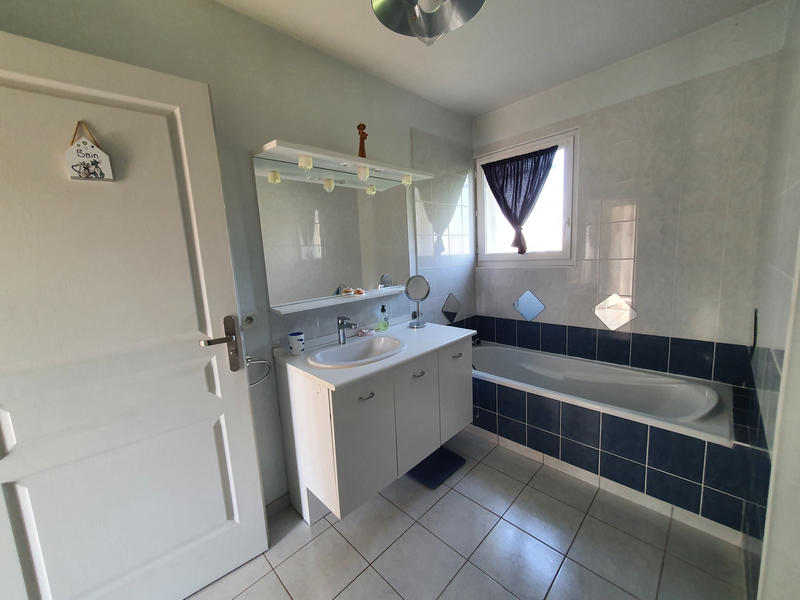 Maison - 95 m² - 5 pièces