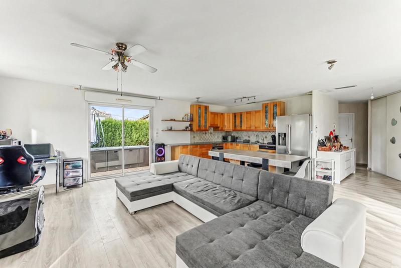 Demeure - 110 m² - 5 pièces