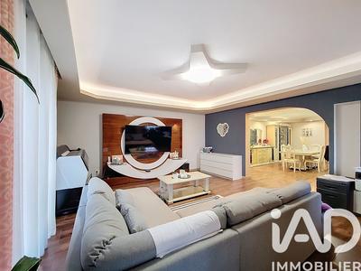 Maison - 217 m² - 8 pièces